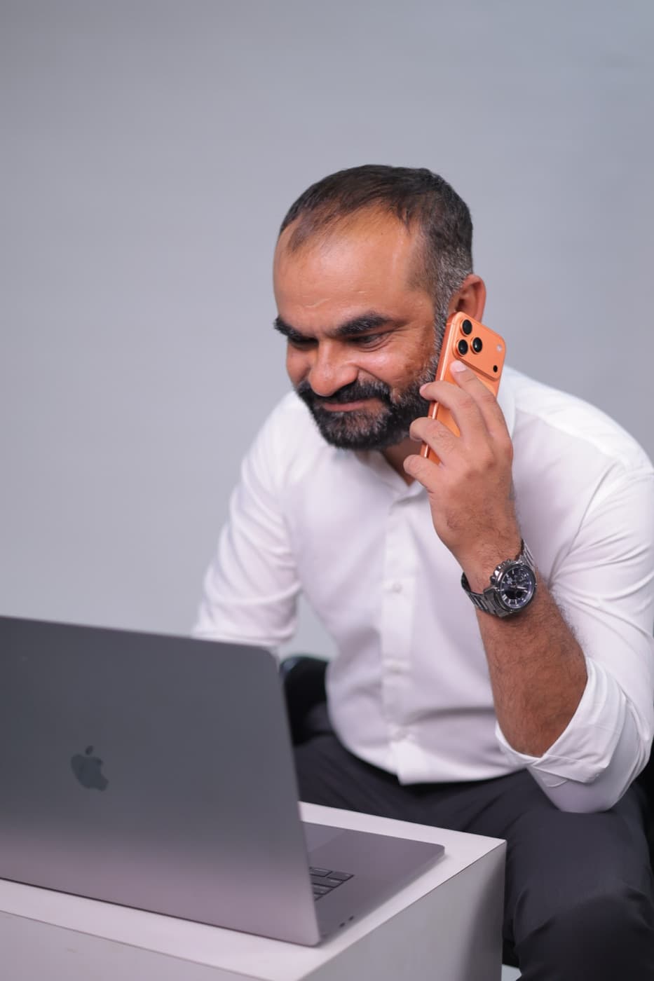 Gujju Forex mentor analysing the markets